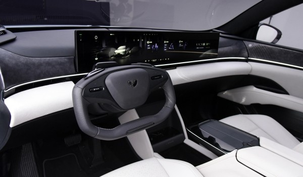 Компания Baidu представила серийный кроссовер Robo-01 Компания Baidu представила серийный кроссовер Robo-01