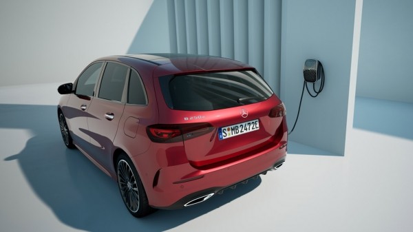 Mercedes-Benz обновил сразу три массовые модели Mercedes-Benz обновил сразу три массовые модели