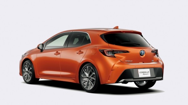 В Японии представили обновленную TOYOTA Corolla