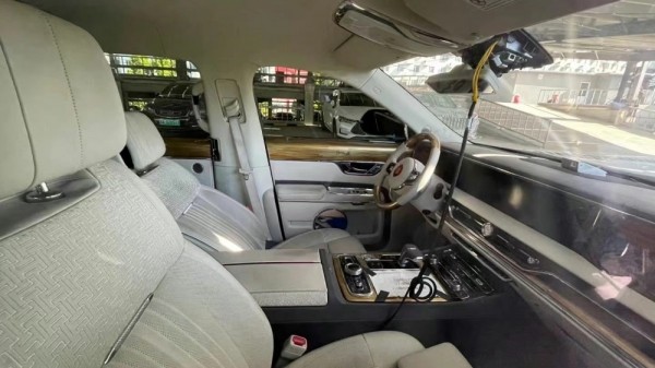 Интерьер нового Hongqi L5 оказался похож на Aurus Senat Интерьер нового Hongqi L5 оказался похож на Aurus Senat