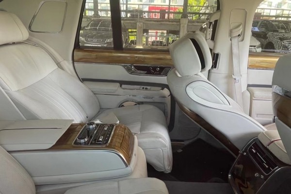 Интерьер нового Hongqi L5 оказался похож на Aurus Senat Интерьер нового Hongqi L5 оказался похож на Aurus Senat