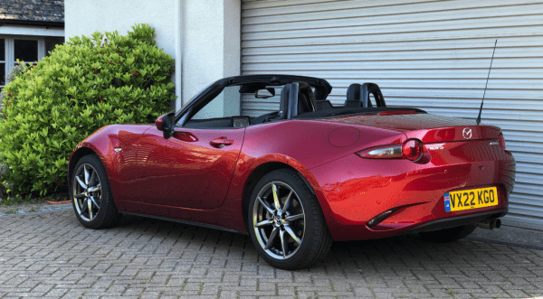 Mazda может работать над гибридной версией новой MX-5