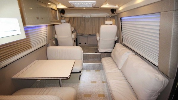 На аукционе продается дом на колесах GMC 1977 года выпуска 