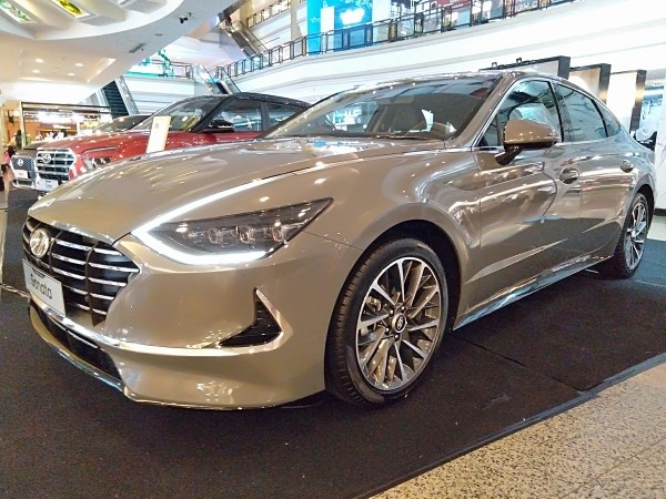 У российских дилеров в продаже появились относительно недорогие седаны Hyundai Sonata