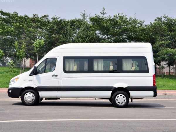 В России на автозаводе в Елабуге организуют массовую сборку фургонов JAC Sunray