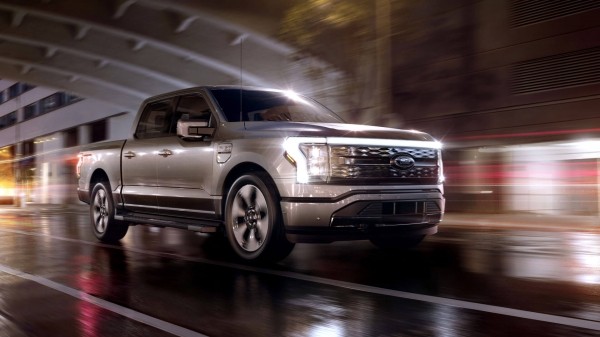 Владельцы Ford F-150 стали использовать пикап как источник энергии для своих домов после урагана «Иан» Владельцы Ford F-150 стали использовать пикап как источник энергии для своих домов после урагана «Иан»