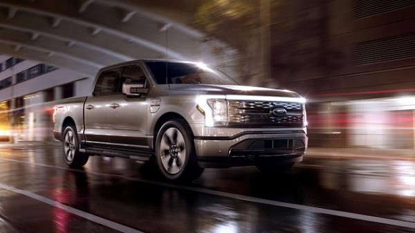 Владельцы Ford F-150 стали использовать пикап как источник энергии для своих домов после урагана «Иан» Владельцы Ford F-150 стали использовать пикап как источник энергии для своих домов после урагана «Иан»