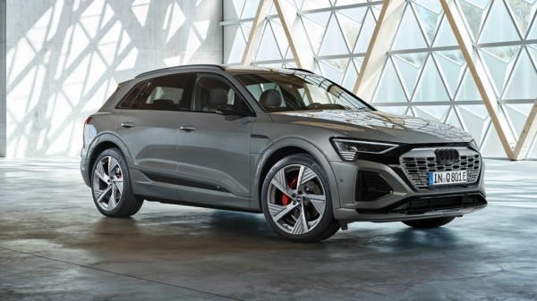AUDI представила новые кроссоверы Q8 e-tron AUDI представила новые кроссоверы Q8 e-tron