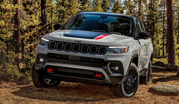 Jeep Compass опять обновлен: теперь с мощным турбомотором Jeep Compass опять обновлен: теперь с мощным турбомотором