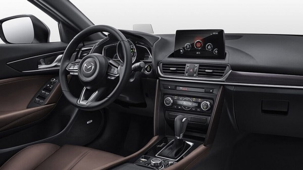 В России стартовали продажи кроссоверов Mazda CX-4