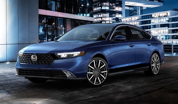 Представлена Honda Accord одиннадцатого поколения Представлена Honda Accord одиннадцатого поколения