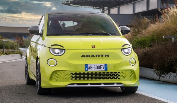 Abarth 500e стал первым электромобилем марки Abarth 500e стал первым электромобилем марки