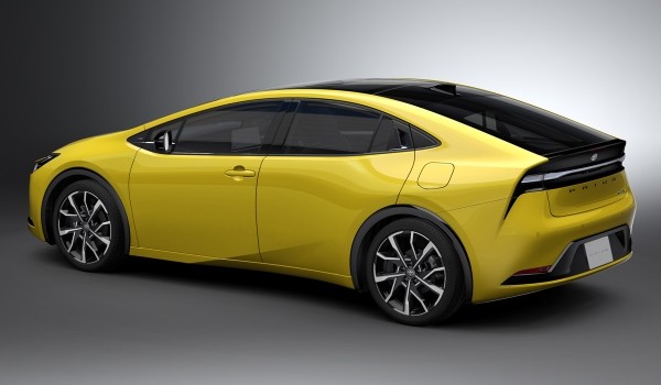 Представлена новая Toyota Prius: гибрид пятого поколения