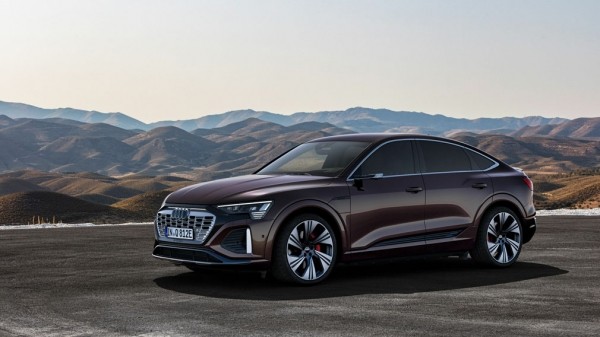 AUDI представила новые кроссоверы Q8 e-tron AUDI представила новые кроссоверы Q8 e-tron