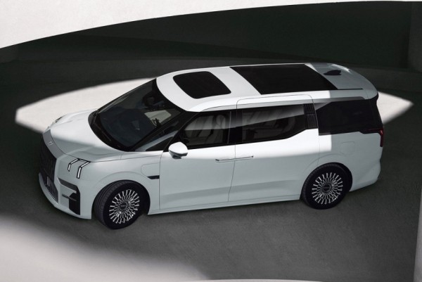 Холдинг Geely представил роскошный минивэн Zeekr 009