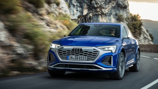AUDI представила новые кроссоверы Q8 e-tron AUDI представила новые кроссоверы Q8 e-tron