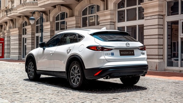 В России стартовали продажи кроссоверов Mazda CX-4