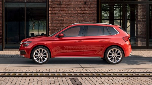 В РФ привезли недорогой компактный кроссовер SKODA KAMIQ В РФ привезли недорогой компактный кроссовер SKODA KAMIQ