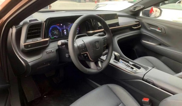 Новый бренд Crown: между Тойотой и Лексусом