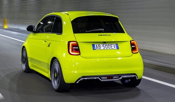 Abarth 500e стал первым электромобилем марки Abarth 500e стал первым электромобилем марки