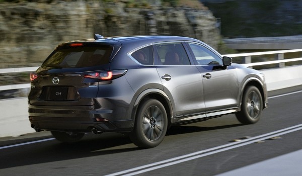 Обновлен трехрядный кроссовер Mazda CX-8