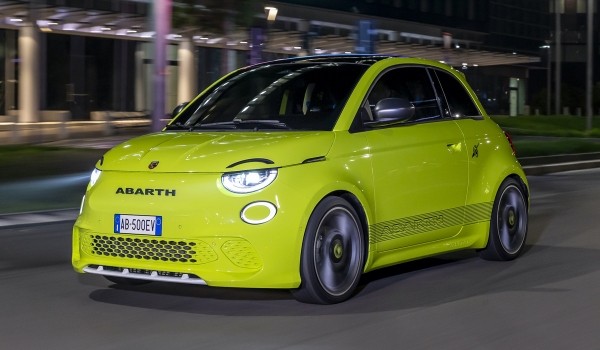 Abarth 500e стал первым электромобилем марки Abarth 500e стал первым электромобилем марки
