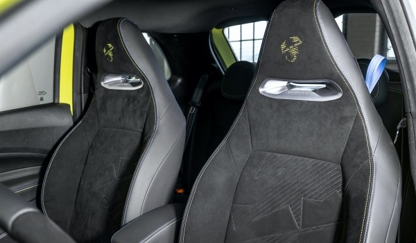 Abarth 500e стал первым электромобилем марки Abarth 500e стал первым электромобилем марки