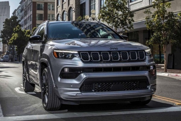 Jeep Compass опять обновлен: теперь с мощным турбомотором Jeep Compass опять обновлен: теперь с мощным турбомотором