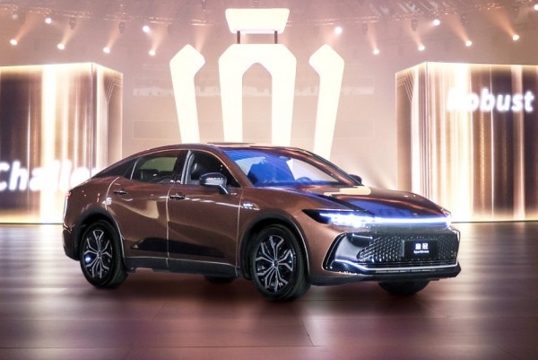 Новый бренд Crown: между Тойотой и Лексусом