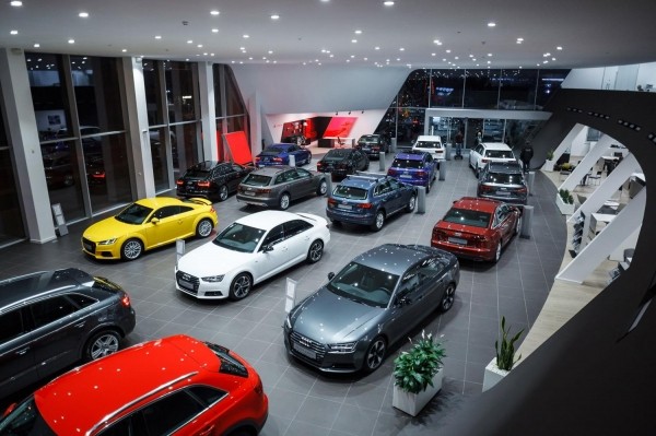 Дилеры в РФ пообещали скидки на новые автомашины в 2022 году