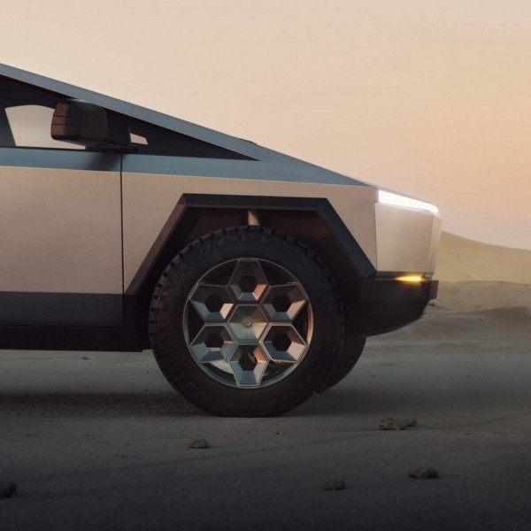 Экс-дизайнер Koenigsegg разработал колеса для Tesla Cybertruck в сотрудничестве с Unplugged Performance 