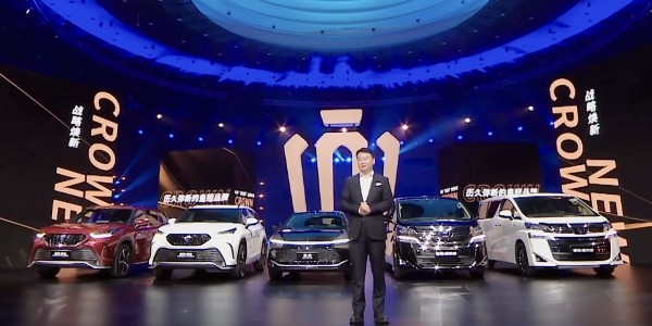 Новый бренд Crown: между Тойотой и Лексусом