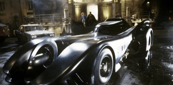 Легендарный Бэтмобиль выставили на продажу за 90 млн рублей Легендарный Бэтмобиль выставили на продажу за 90 млн рублей