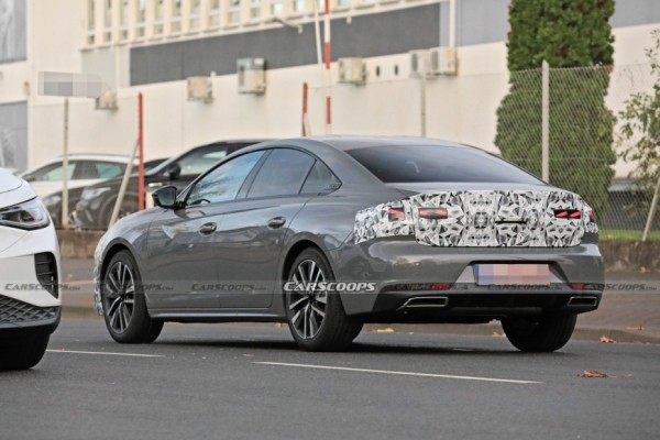 Обновленный Peugeot 508 в кузовах фастбэк и универсал замечен во время испытаний