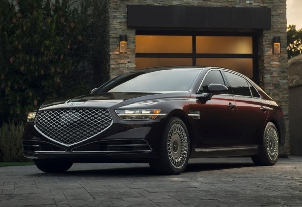 В России озвучили цены на седан Genesis G90 нового поколения из Южной Кореи