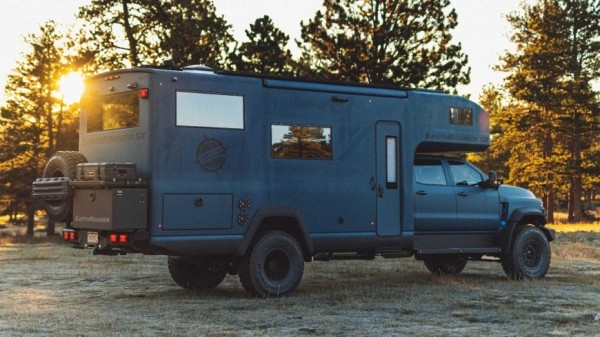 В Сети показали дизайн автодома на колесах EarthRoamer SX 2023 года за 60 млн рублей В Сети показали дизайн автодома на колесах EarthRoamer SX 2023 года за 60 млн рублей