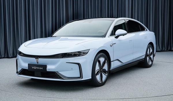Роскошный седан Voyah Zhuiguang стал третьей моделью в гамме