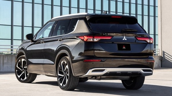 У российских дилеров появился Mitsubishi Outlander четвертого поколения У российских дилеров появился Mitsubishi Outlander четвертого поколения