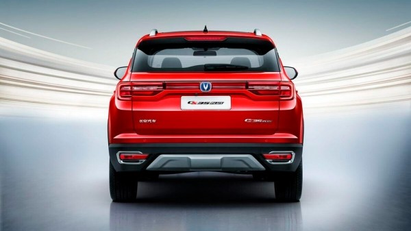 В России начались продажи обновленного кроссовера Changan CS35 Plus
