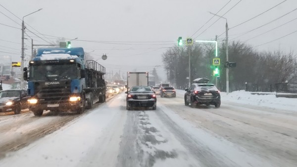 Юрист рассказал, как камеры штрафуют водителей в РФ за разметку в снегопад