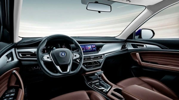 В России начались продажи обновленного кроссовера Changan CS35 Plus