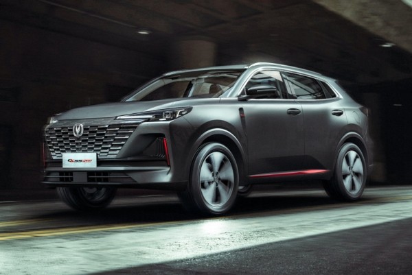 На российский рынок вышел кроссовер Changan CS55 Plus