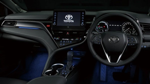 Ввоз в Россию праворульных машин вырос на 43%