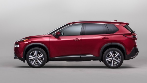 Новый Nissan X-Trail появился в России под другим именем Новый Nissan X-Trail появился в России под другим именем
