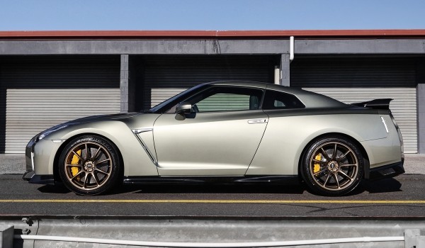 Дайджест дня: экстремальный Rocks-e, самопарковщик Mercedes и другие события индустрии