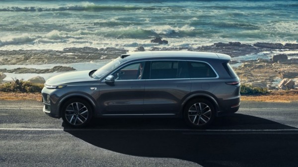 В Россию привезли кроссоверы LiXiang L9 из Китая В Россию привезли кроссоверы LiXiang L9 из Китая