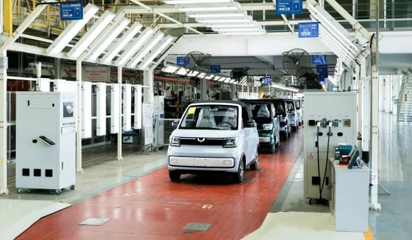 Дайджест дня: VinFast в Америке, самый маленький кабриолет и другие события индустрии Дайджест дня: VinFast в Америке, самый маленький кабриолет и другие события индустрии