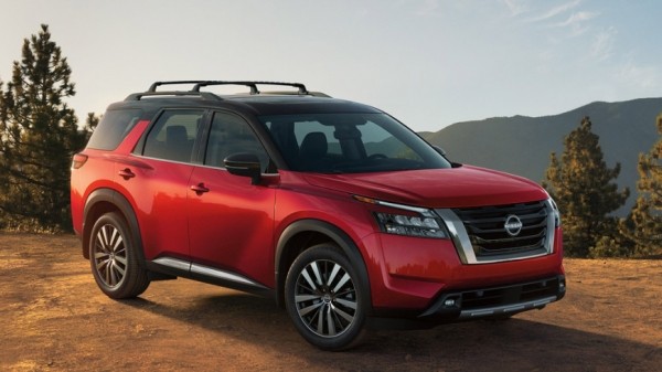 Автосалоны РФ продают кроссоверы Nissan Pathfinder нового поколения за 8,5 млн рублей Автосалоны РФ продают кроссоверы Nissan Pathfinder нового поколения за 8,5 млн рублей