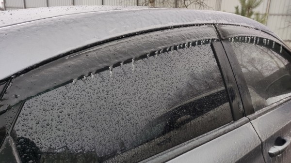 Автоэксперт рассказал, как правильно ездить на машине в ледяной дождь Автоэксперт рассказал, как правильно ездить на машине в ледяной дождь