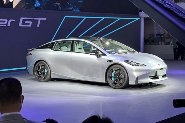 Суперседан Aion Hyper GT: аэродинамика и дрифт Суперседан Aion Hyper GT: аэродинамика и дрифт